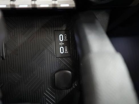 Used 2025 Toyota Tacoma Limited AWD/4WD image 45