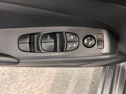 Used 2025 Nissan Altima 2.5 SV FWD image 15