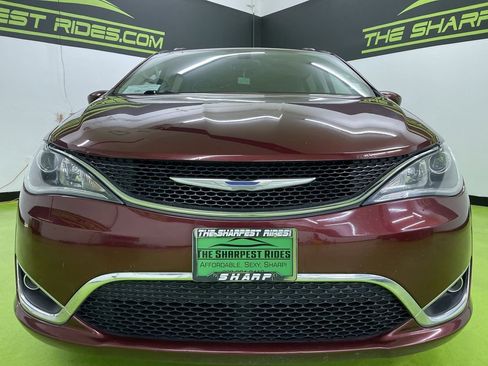 Used 2018 Chrysler Pacifica Touring-L Plus w/ Tire & Wheel Group image 3