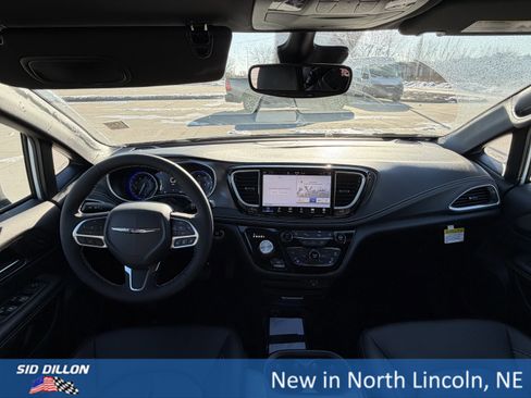 New 2026 Chrysler Pacifica Select image 14