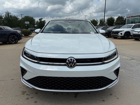 New 2025 Volkswagen Jetta SE image 2