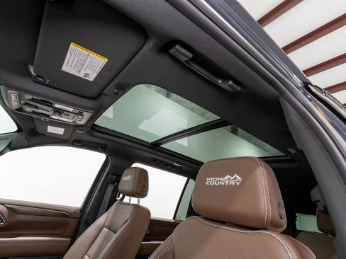 Used 2024 Chevrolet Suburban High Country image 14