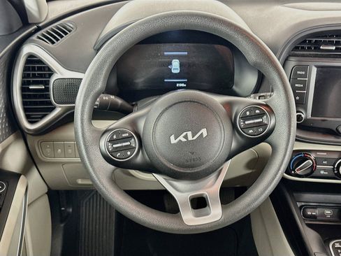 Used 2025 Kia Soul LX w/ LX Technology Package FWD image 18