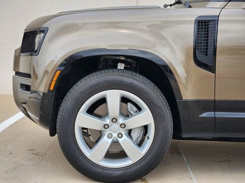 Used 2025 Land Rover Defender 110 X-Dynamic SE AWD/4WD image 9