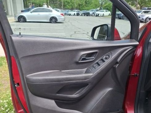 Used 2019 Chevrolet Trax LT w/ Driver Confidence Package AWD/4WD image 11