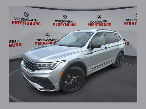 Certified 2024 Volkswagen Tiguan SE R-Line AWD/4WD image 1