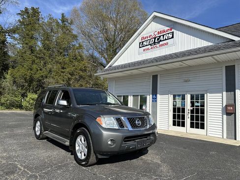 Used 2008 Nissan Pathfinder SE image 1