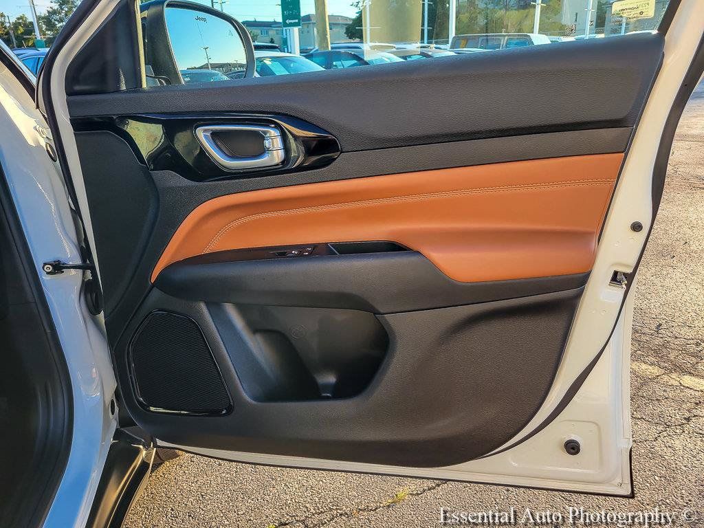 Certified 2025 Jeep Compass Limited AWD/4WD image 25