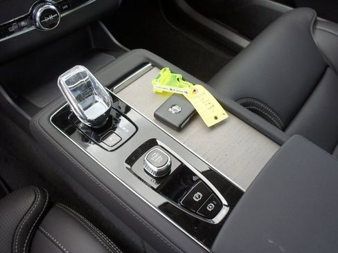 New 2026 Volvo XC90 B6 Ultra image 14