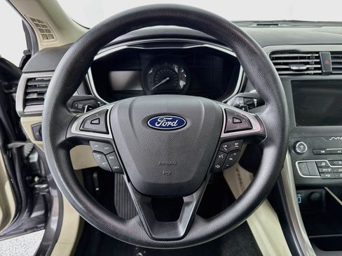 Used 2019 Ford Fusion SE FWD image 11