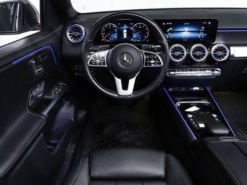 Certified 2022 Mercedes-Benz GLB 250 4MATIC image 13