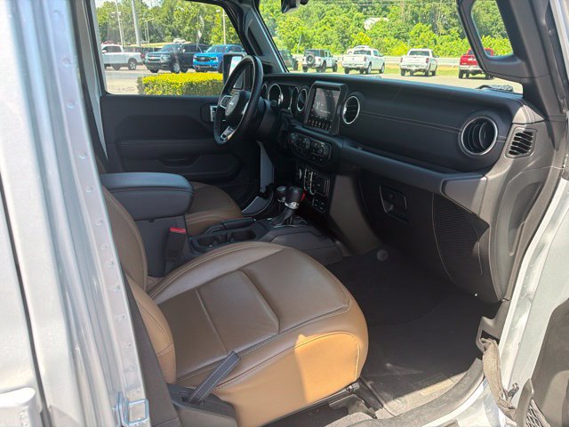 Used 2023 Jeep Wrangler Unlimited Sahara w/ Cold Weather Group AWD/4WD image 3
