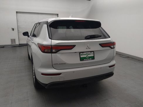 Used 2023 Mitsubishi Outlander ES FWD image 6