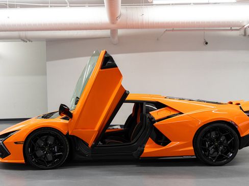 Used 2026 Lamborghini Revuelto image 15