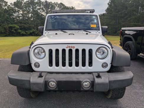 Used 2018 Jeep Wrangler Sport AWD/4WD image 3