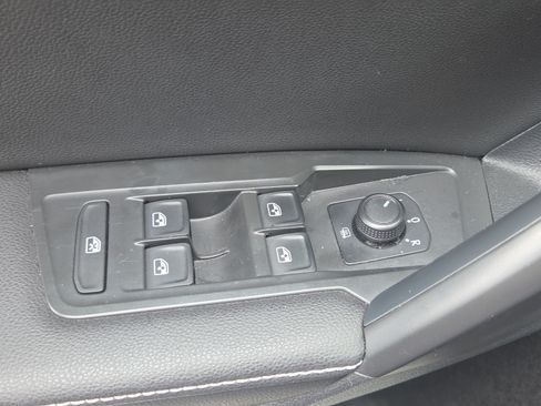 Used 2023 Volkswagen Tiguan S FWD image 30