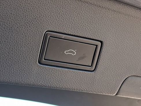 Used 2020 Volkswagen Atlas Cross Sport SEL image 34