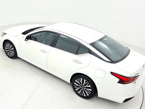 Used 2023 Nissan Altima 2.5 SV image 14