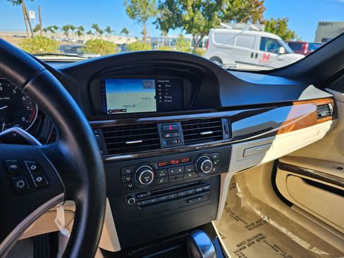 Used 2011 BMW 328i Convertible image 23