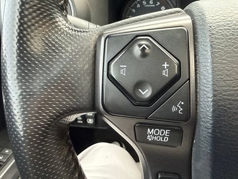 Used 2017 Toyota Tacoma TRD Sport AWD/4WD image 9