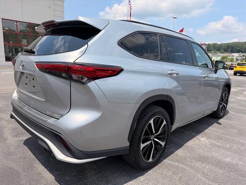 Used 2022 Toyota Highlander XSE AWD/4WD image 4