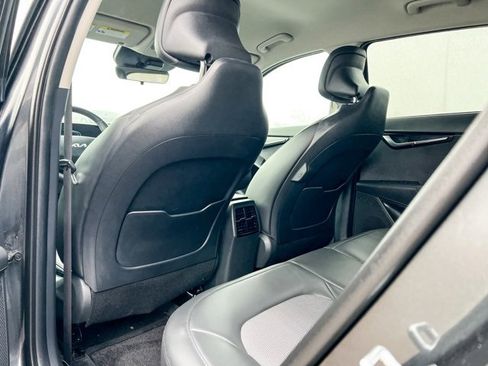 Used 2024 Kia Niro EX image 10