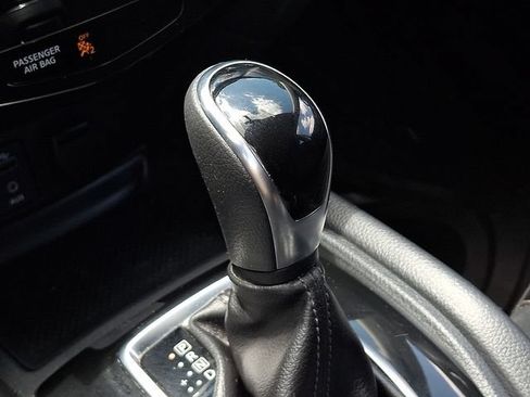 Used 2017 Nissan Rogue S AWD/4WD image 14