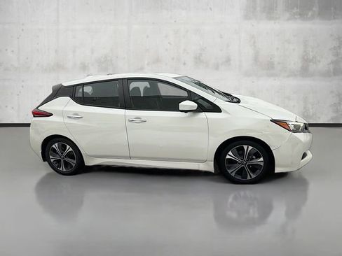 Used 2020 Nissan Leaf SV w/ SV Technology Package image 4