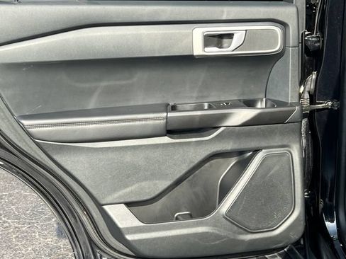 Used 2023 Ford Explorer 4WD image 34
