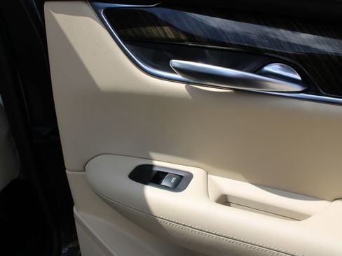 Used 2019 Cadillac XT5 FWD image 50
