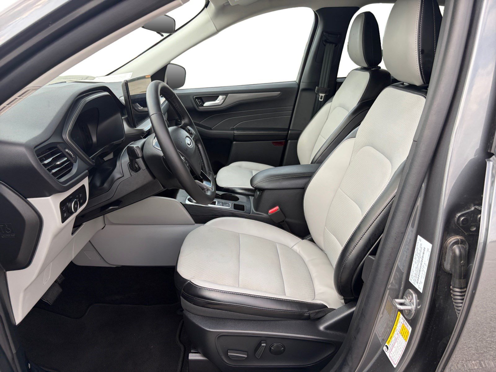 Certified 2025 Ford Escape SE FWD image 11