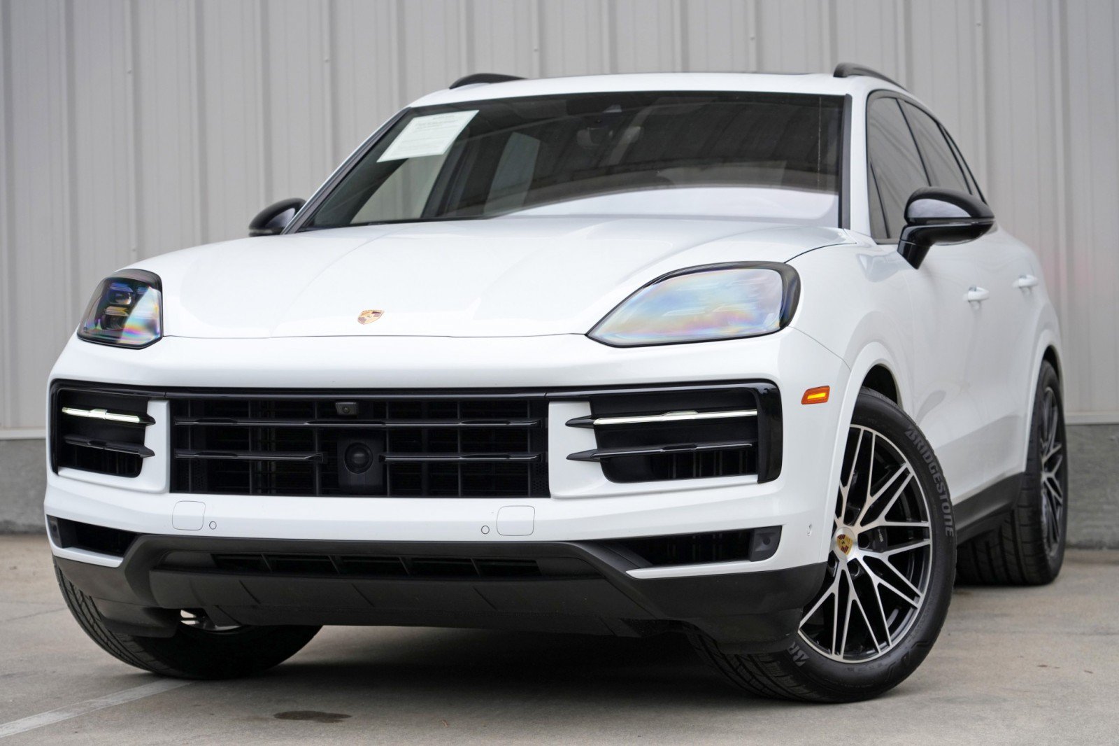 Used 2024 Porsche Cayenne AWD/4WD image 3