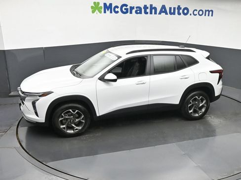 Used 2025 Chevrolet Trax LT w/ Driver Confidence Package FWD image 22