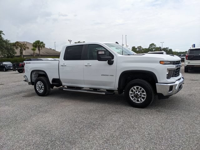 Used 2025 Chevrolet Silverado 2500 LT AWD/4WD image 2