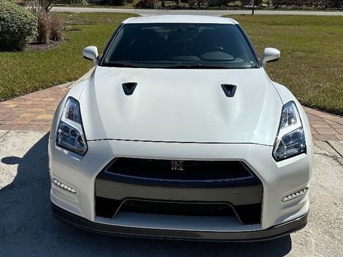 Used 2016 Nissan GT-R Premium AWD/4WD image 2