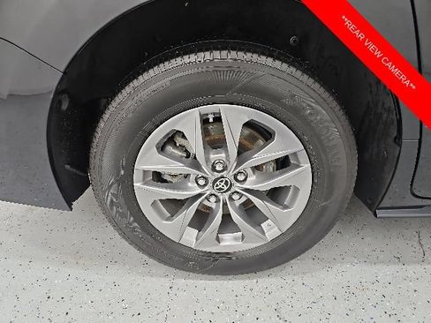 Certified 2023 Toyota Sienna XLE FWD image 8