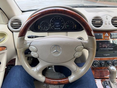 Used 2005 Mercedes-Benz CLK 320 Coupe image 23