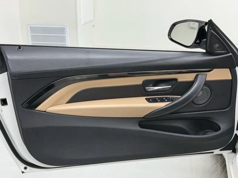 Used 2016 BMW M4 Convertible RWD image 21