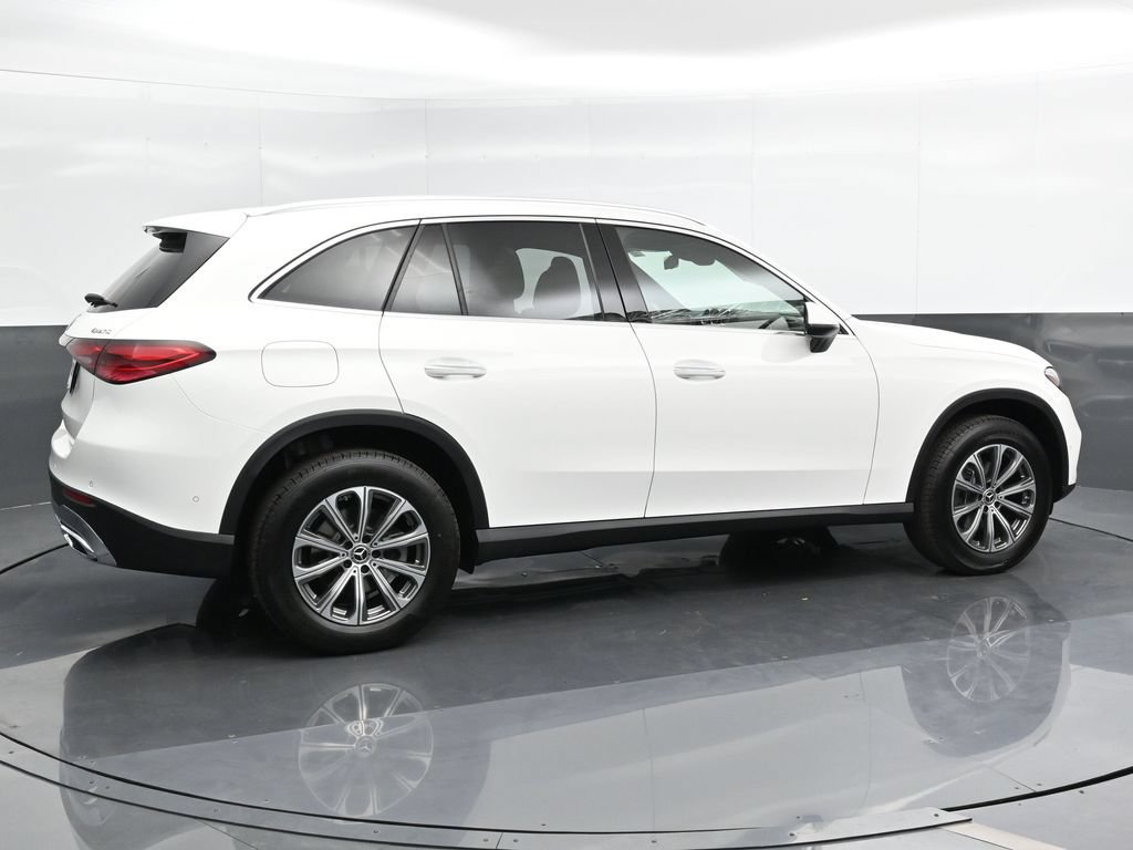 Used 2025 Mercedes-Benz GLC 300 4MATIC image 2
