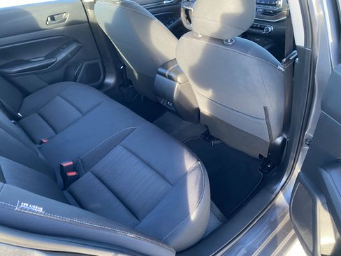 Used 2024 Nissan Altima 2.5 SV image 8