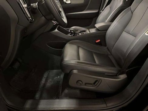 Used 2025 Volvo XC40 B5 Core image 47