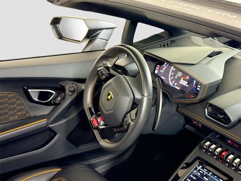 Used 2020 Lamborghini Huracan EVO image 24