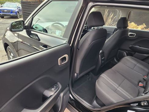 Certified 2024 Hyundai Venue SEL image 21