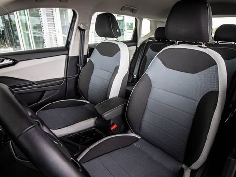 Certified 2025 Volkswagen Taos S image 22