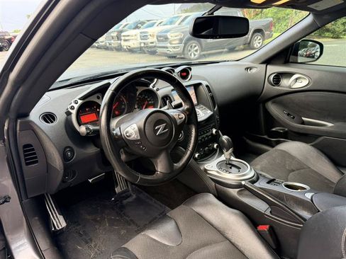 Used 2015 Nissan 370Z Touring RWD image 18