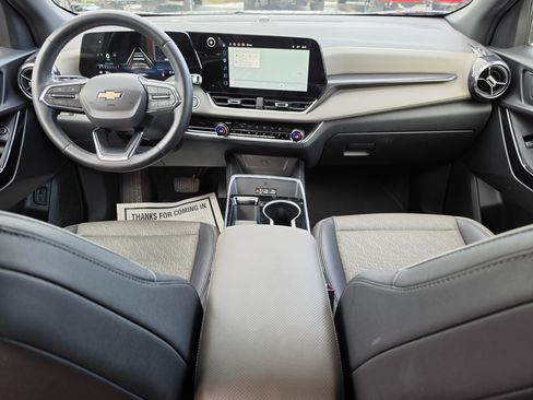 Used 2025 Chevrolet Equinox LT w/ Convenience Package II FWD image 18