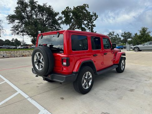 Used 2019 Jeep Wrangler Unlimited Sahara image 6