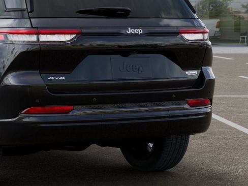 New 2026 Jeep Grand Cherokee Summit AWD/4WD image 13