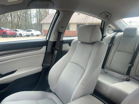 Used 2018 Honda Accord LX image 17