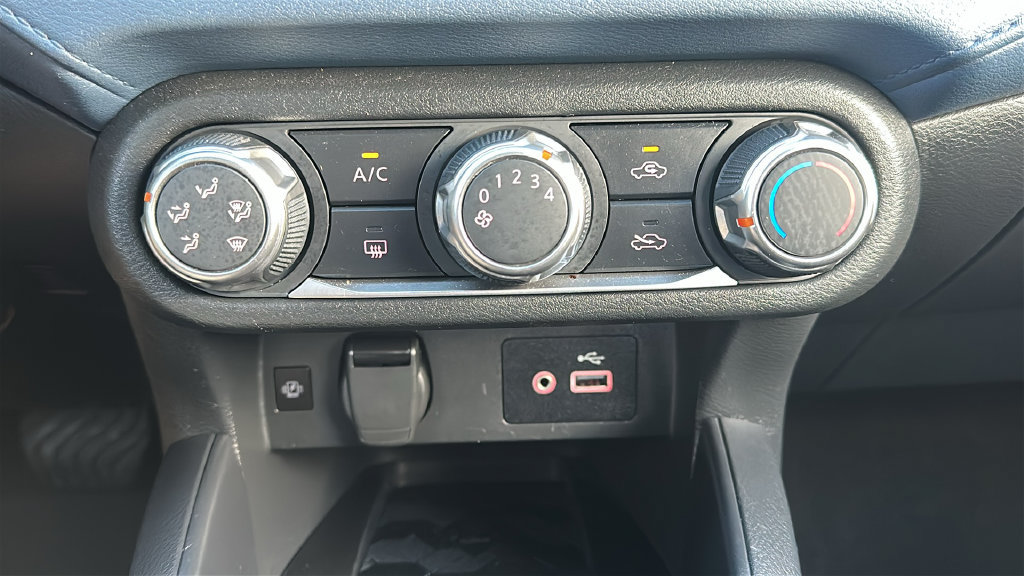 Used 2025 Nissan Versa SV FWD image 25